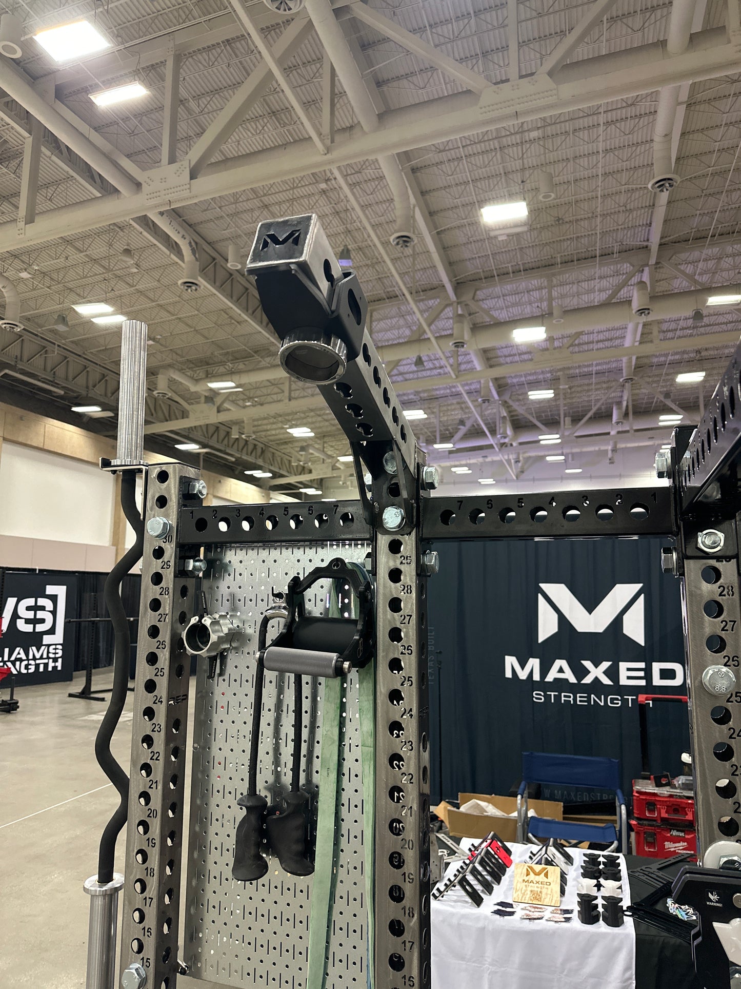 NEXUS - Keyhole Angled Rack Extension